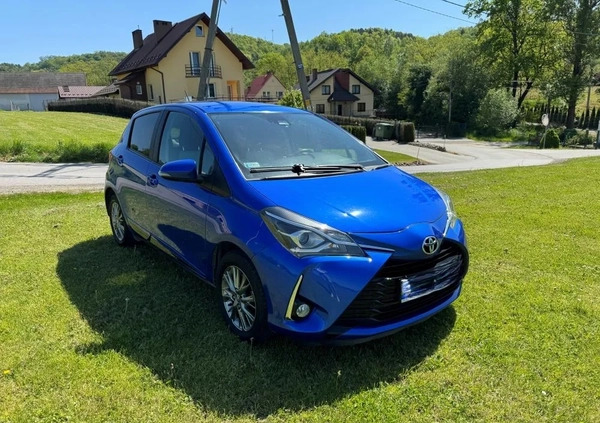 Toyota Yaris cena 51700 przebieg: 57000, rok produkcji 2017 z Jarosław małe 56